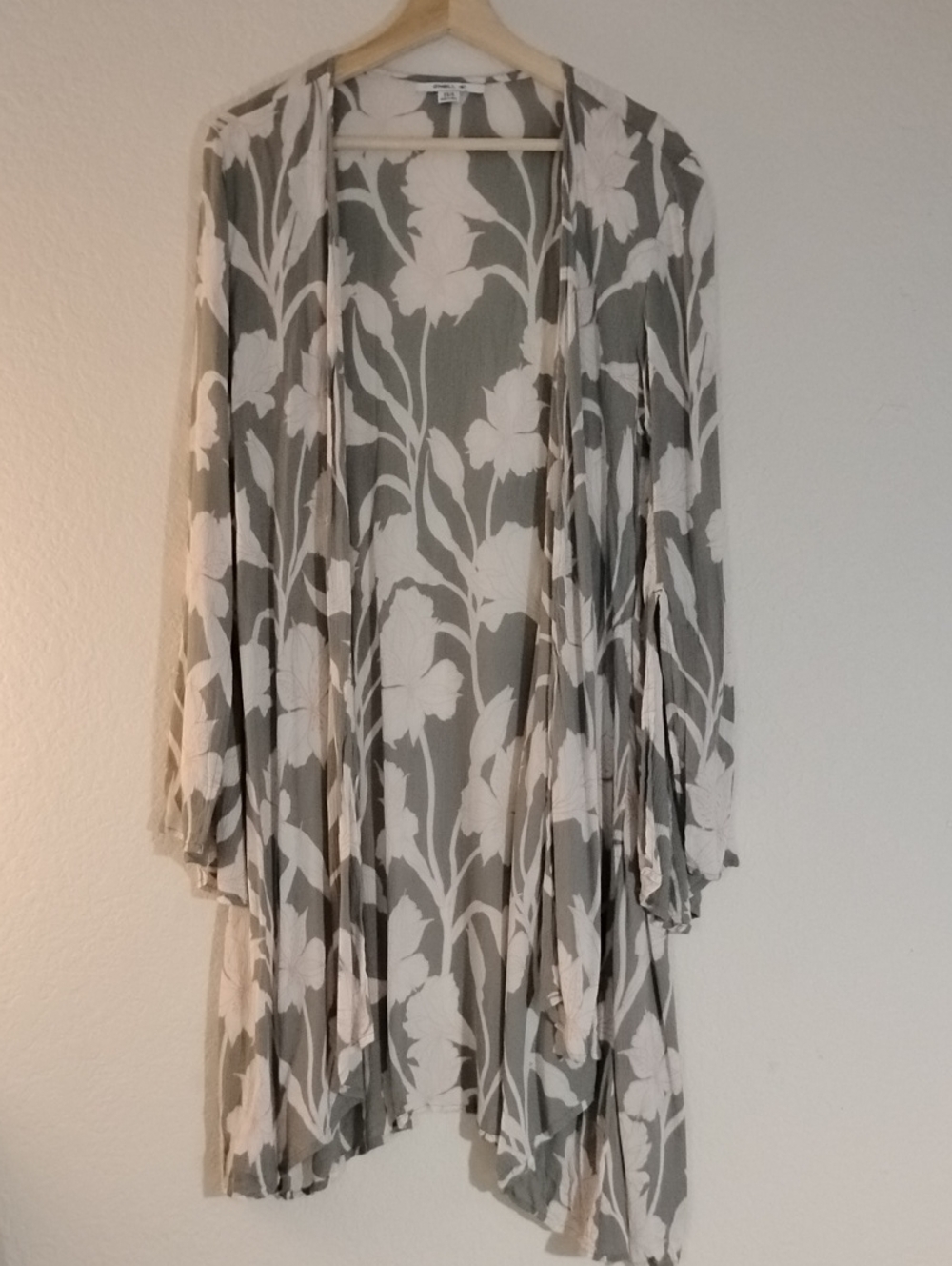 O'Neill Gray-green and Pink-White Floral Design Boho Swim Cover Robe